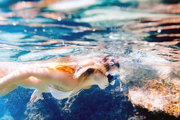 Nurkowanie Rurką Tropikalne Morze Kobieta Maska Nurkowanie Podwodne — Zdjęcie stockowe