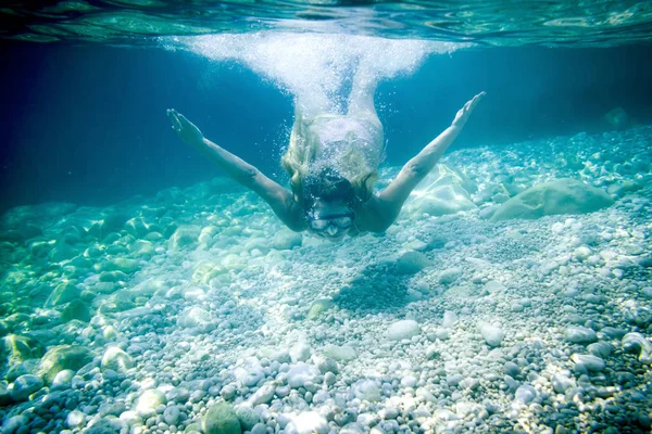 Snorkeling Tropical Sea Woman Mask Diving Underwater — Stock Photo, Image