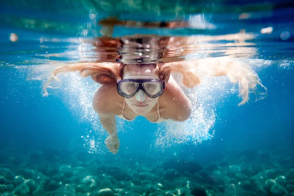 Young Woman Snorkeling Underwater Clear Tropical Water — Stock Photo, Image