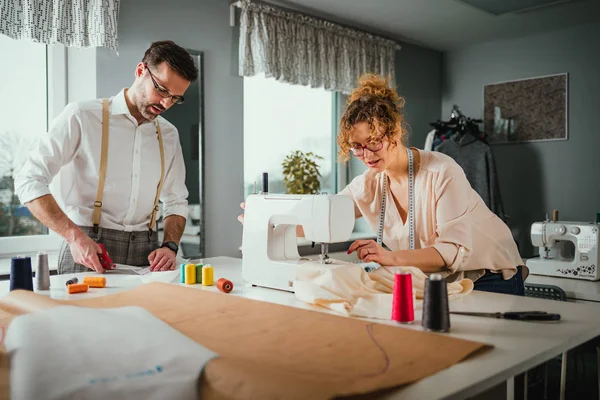 Sastres Profesionales Durante Trabajo Proyecto Estudio Diseño Moda —  Fotos de Stock