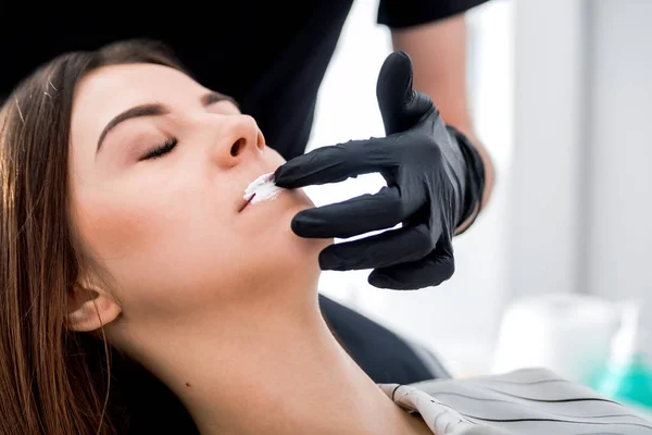 Applying Anesthesia Enlarging Lips Beauty Salon — Stock Photo, Image