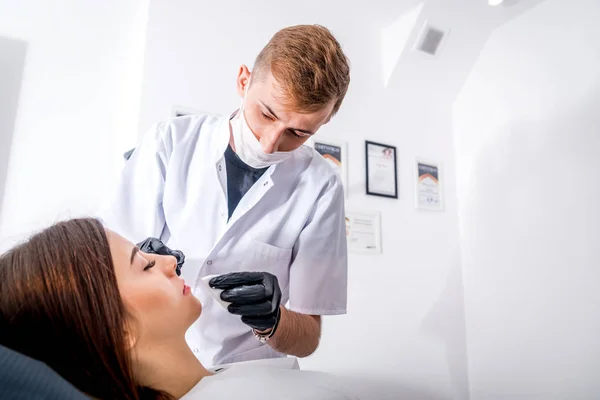 Male Beautician Making Skin Treatment Beauty Salon — Stock Photo, Image