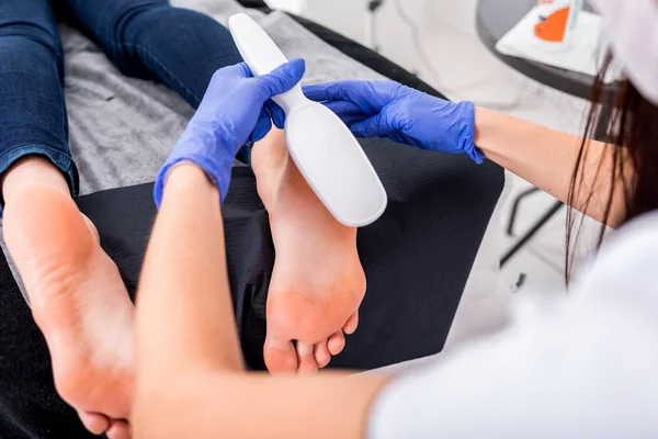 Peeling Fötter Pedikyr Förfarande Kosmetisk Salong — Stockfoto