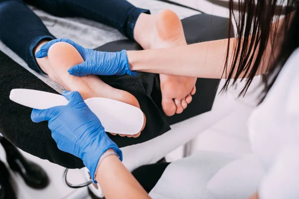 Peeling Voeten Pedicure Procedure Bij Cosmetische Salon — Stockfoto