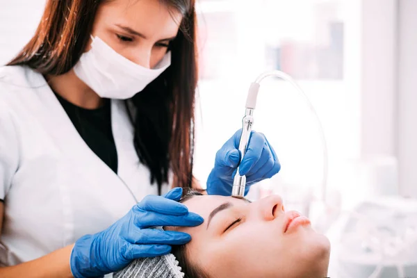 Professional Skin Care Procedure Microdermabrasion Facial Skin Cosmetic Clinic — Stock Photo, Image