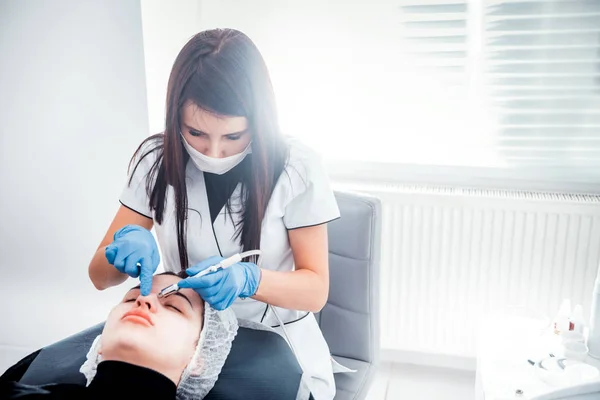 Cuidado Profesional Piel Procedimiento Microdermoabrasión Piel Facial Clínica Cosmética — Foto de Stock