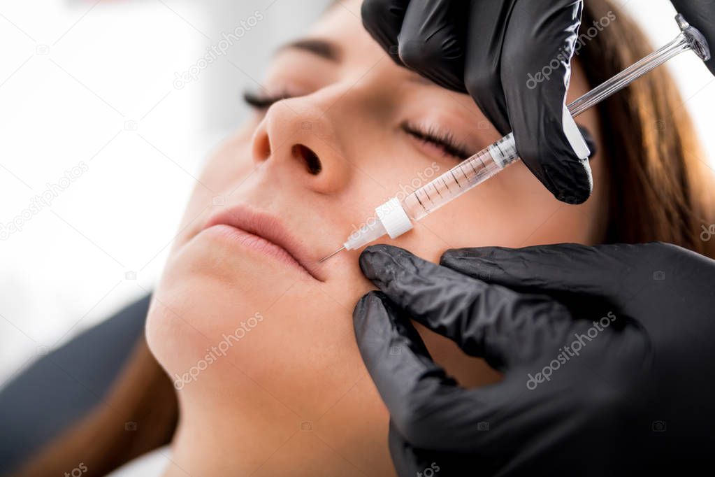 Enlarging lips at cosmetic clinic