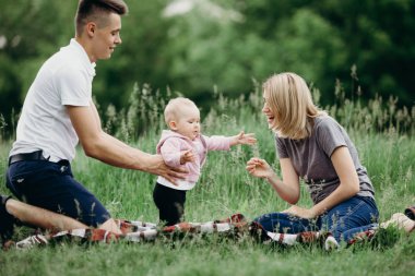 İlk adımları işi kız bebek