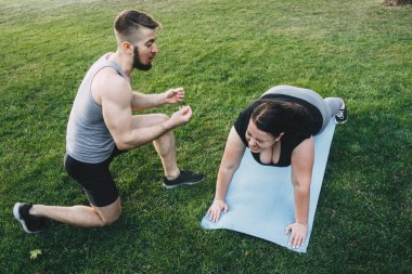  Kilolu kadın eğitmen desteği ile eğitim