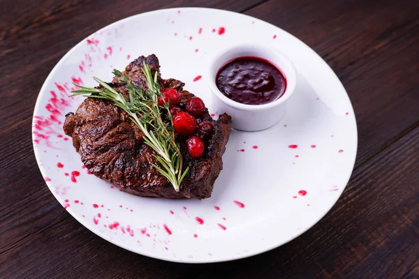 Grilled beef steak with herbs and berry sauce. — Stock Photo, Image