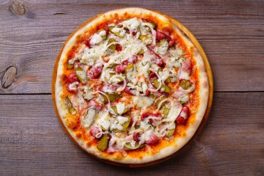 Salam ve turşusu klasik napoli pizza