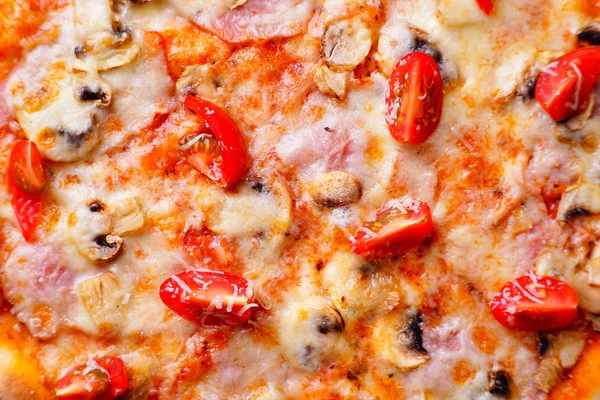 Pizza doku kiraz domates ve petrol