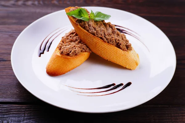 Tavuk karaciğer pate taze bruschettas