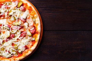 Napoli pizza yakın çekim ile boş alan