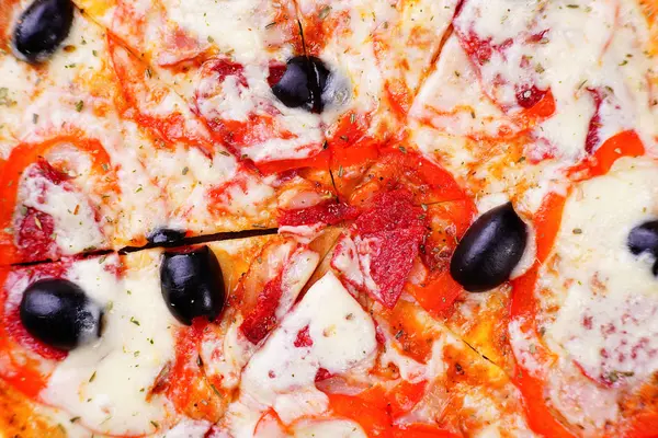 Gıda arka plan, dilimlenmiş jambon ve zeytin pizza