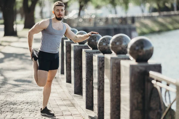 Runner doing stretching exercise before workout — Stock Photo, Image