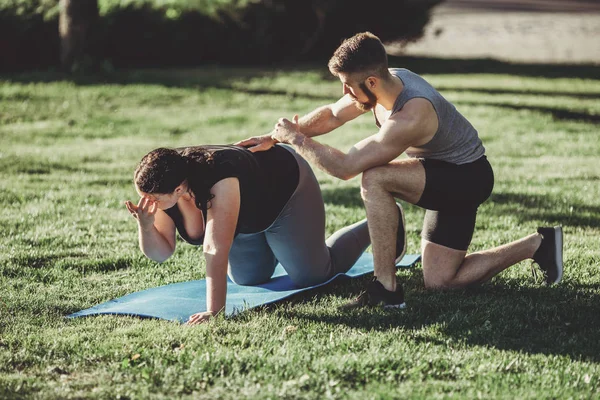Kilolu kadın eğitmen desteği ile eğitim
