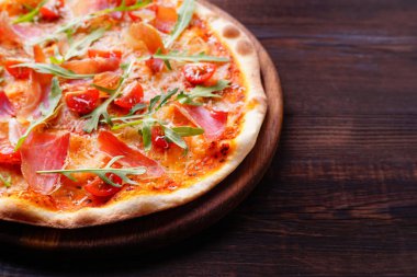 jambon pizza roka ile kopya alanı ile yakından