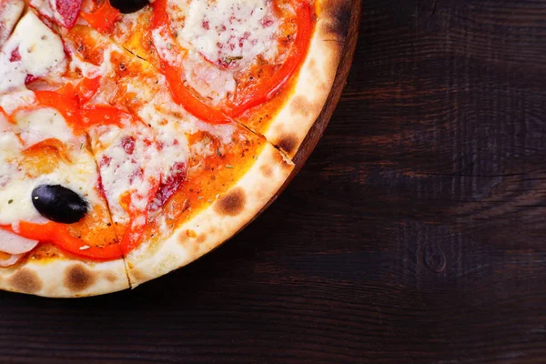  Dilimlenmiş İtalyan pizza, gıda arka plan, boş alan