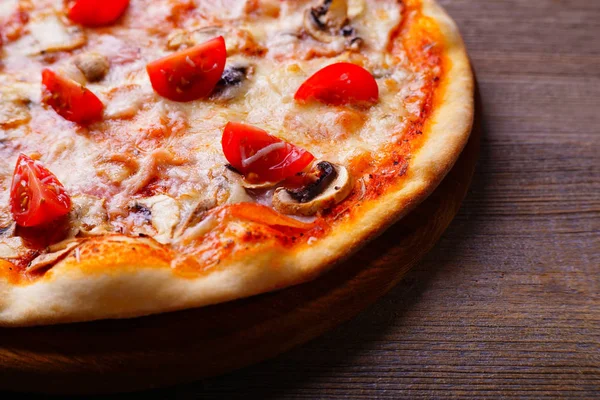 Італійська піца, продовольство фону з вільного простору — стокове фото