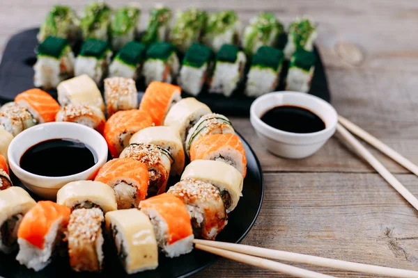 maki sushi ürün yelpazesine rulo, seçici odak