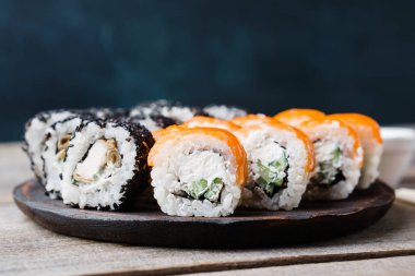 ahşap, kopya alanı tabakta kümesi suşi rulo