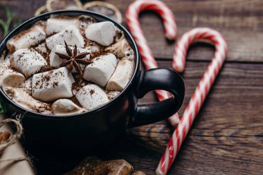 Sıcak çikolata ve hediye Noel arka plan