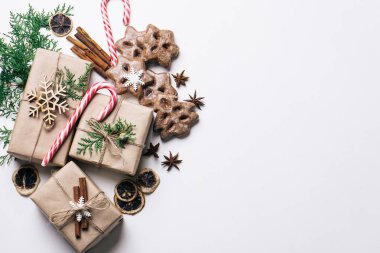 Noel hediye kutuları ve tatlılar ile arka plan