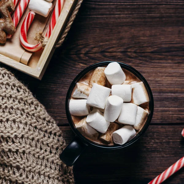 Örgü Battaniye, sıcak çikolata ve tatlılar tepsi