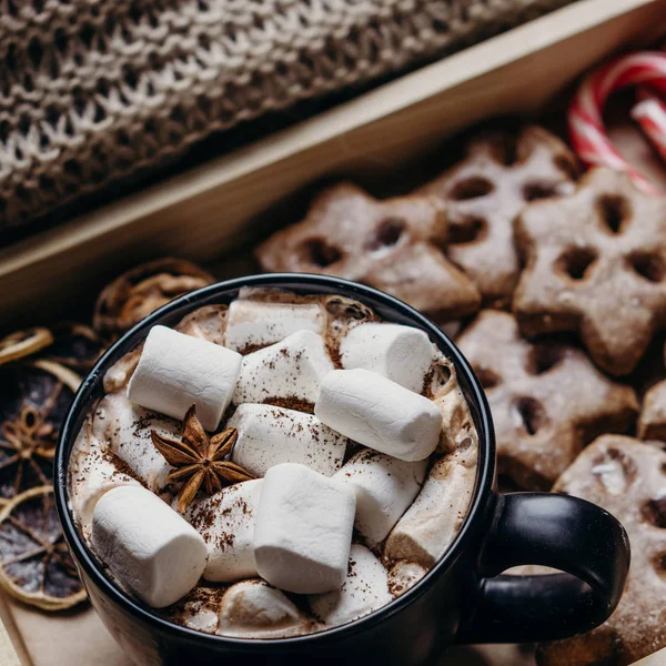 Fondo de Navidad con chocolate caliente y dulces — Foto de Stock