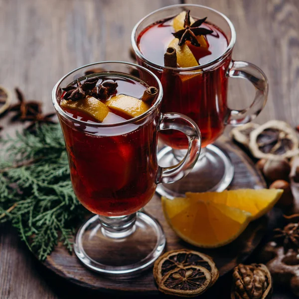 Noel kompozisyon mulled şarap ve tatlılar
