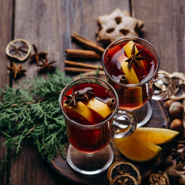 Noel kompozisyon mulled şarap ve tatlılar