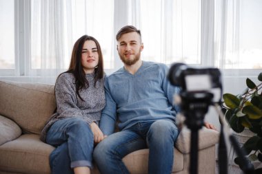 Çift video blogcular canlı video akışı 