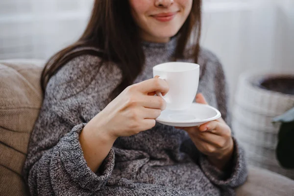 Happy smiling young woman enjoy morning coffee — Stock Photo, Image