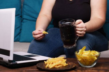 akılsız atıştırma, overeating, fiziksel aktivite eksikliği