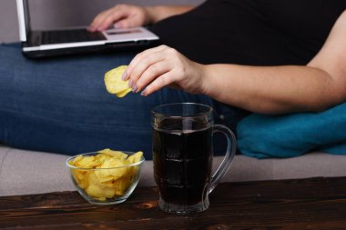 akılsız atıştırma, overeating, tembellik, ev kuşu