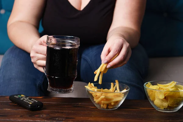 Comer en exceso, sedentarismo, adicción al alcohol — Foto de Stock