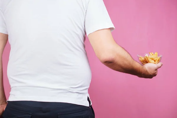 Glotón hombre con comida rápida, dieta poco saludable — Foto de Stock