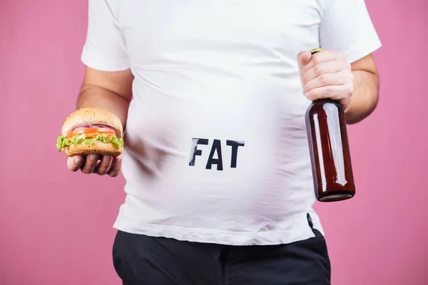 Comer en exceso, comida rápida, exceso de comida, glotón, adicción al alcohol , — Foto de Stock