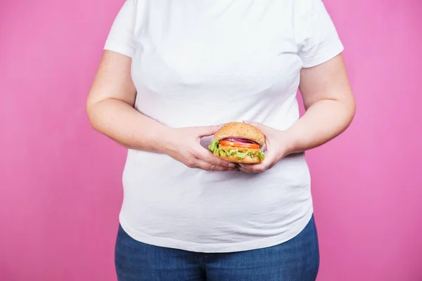 Pérdida de peso, sobrepeso, dieta, comida rápida, comer en exceso —  Fotos de Stock