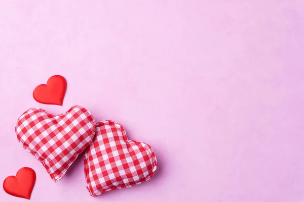 Handgemaakte hartvormige Valentijnsdag decoraties — Stockfoto
