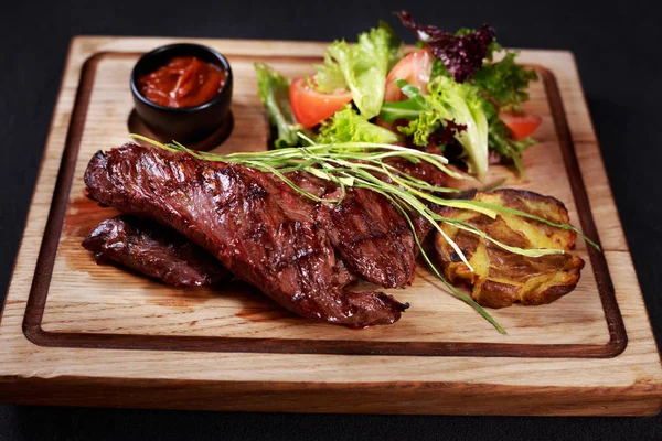Medium rare skirt steak, grill and barbeque meat — Stock Photo, Image