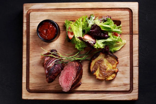 Medium rare fillet steak mignon, grilled meat — Stock Photo, Image