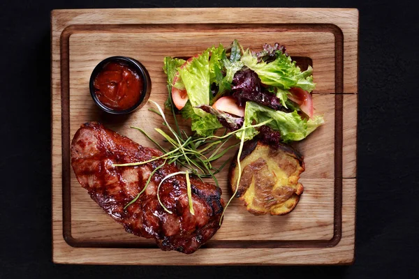 Medium rare striploin steak, grill and barbeque — Stock Photo, Image