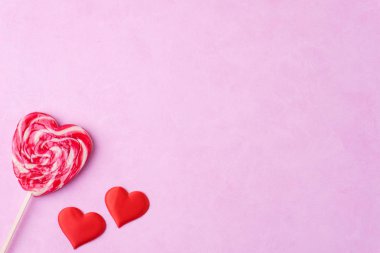 Sevgiliye arka plan, lolipop kalp şeklinde