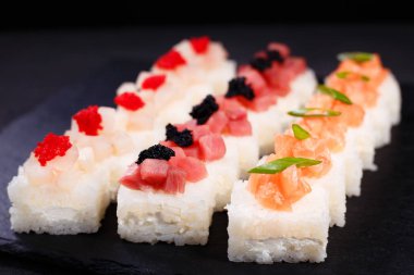 preslenmiş suşi, Japon incelik, Restoran