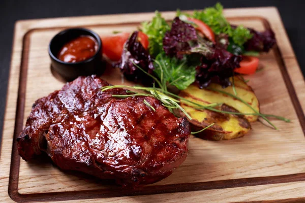 Filete ribeye, parrilla y barbacoa menú del restaurante — Foto de Stock