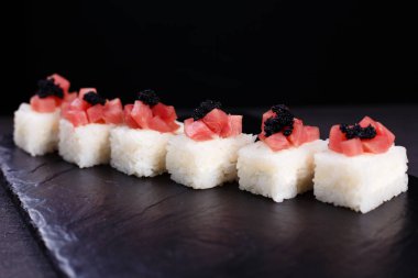 deniz ürünleri Restoran, suşi orkinos ile basıldığında