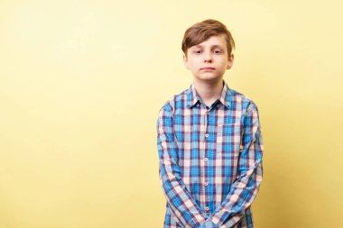 yorgunluk, ezginlik, yorgunluk. Yorgun çocuk 