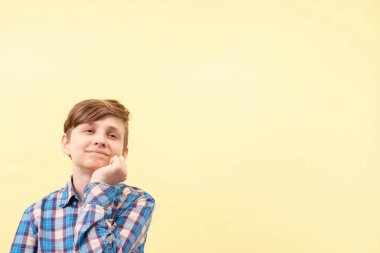 lacking concentration. inattentive, dreamy boy 